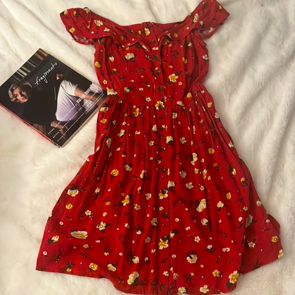 NWT. Off-should Summer Dress🌼🥀